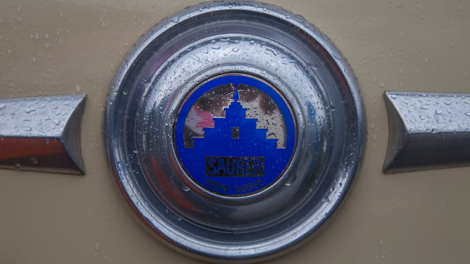 Il Logo da Saurer cun inscripziun Arbon Suisse.