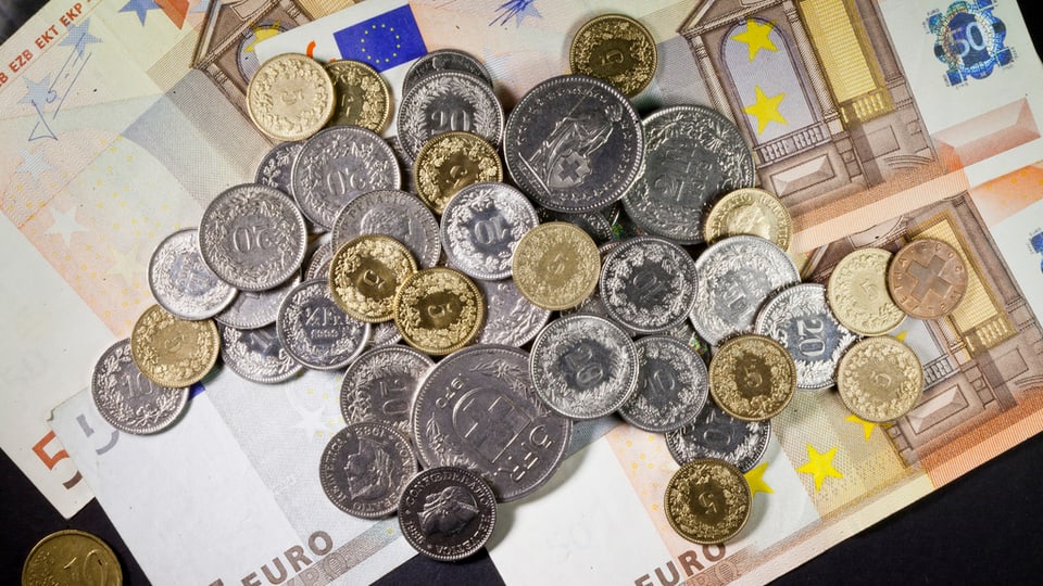 Il franc svizzer vegn puspè in zic pli flaivel envers l’euro.