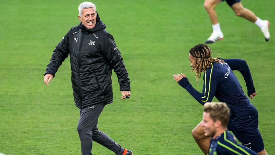 Vladimir Petkovic e ses giugaders festiveschan la victoria cunter la Belgia. 