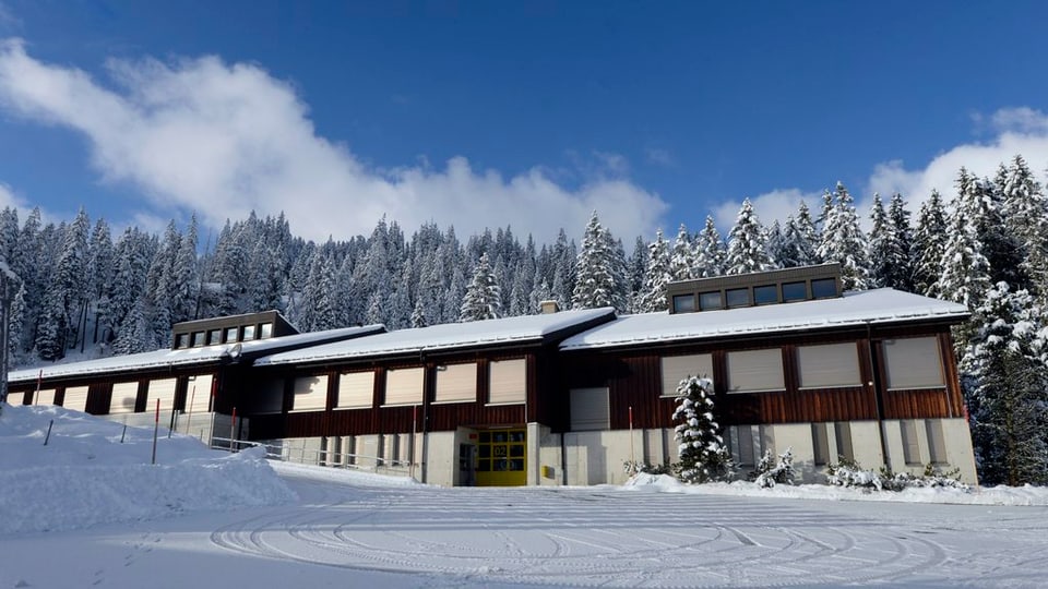 Il champ da truppas Glaubenberg a Sarnen durant l'enviern.