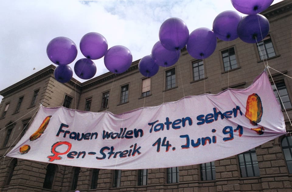 Banner für den Frauenstreik 1991. «Frauen wollen Taten sehen»