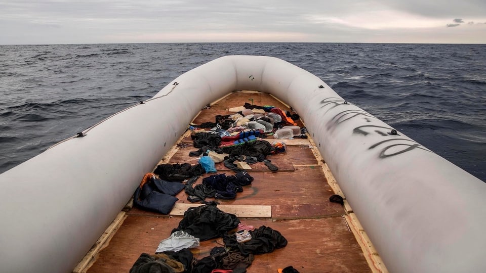 Ina bartga da gumma bandunada suenter ch'ils fugitivs èn vegnids liberads. 