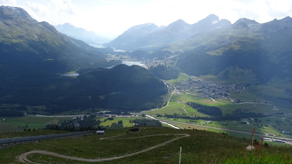 La vista classica giu sin l'Engiadina ed ils lais.