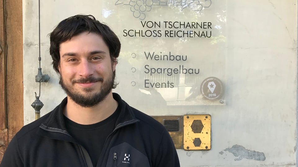 Il viticultur Johann-Baptista von Tscharner avant ses da chasa, il chastè a La Punt / Rehanau.