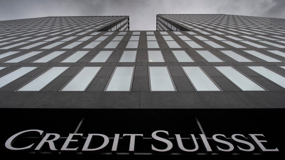 In edifizi da la Credit Suisse.