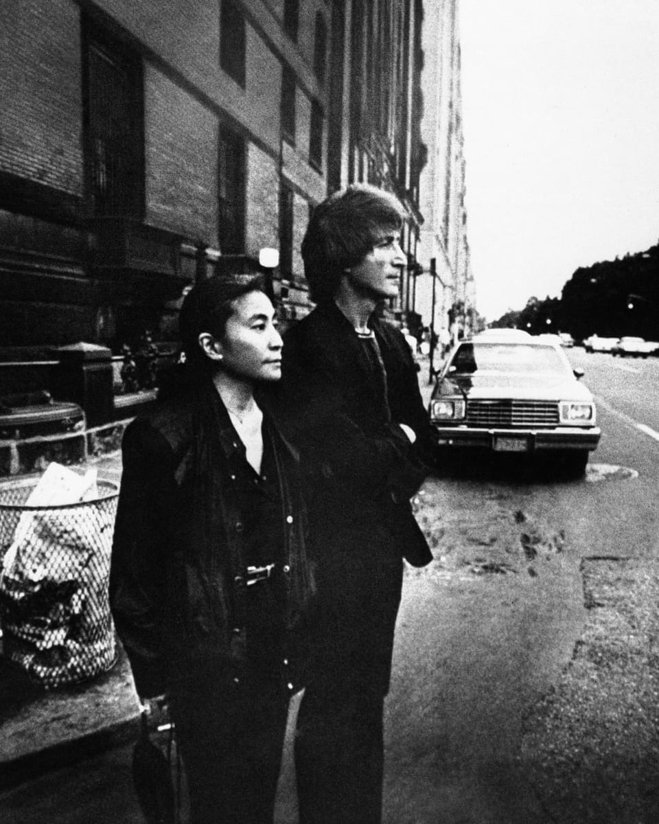 Yoko e John davant il Dakota Building