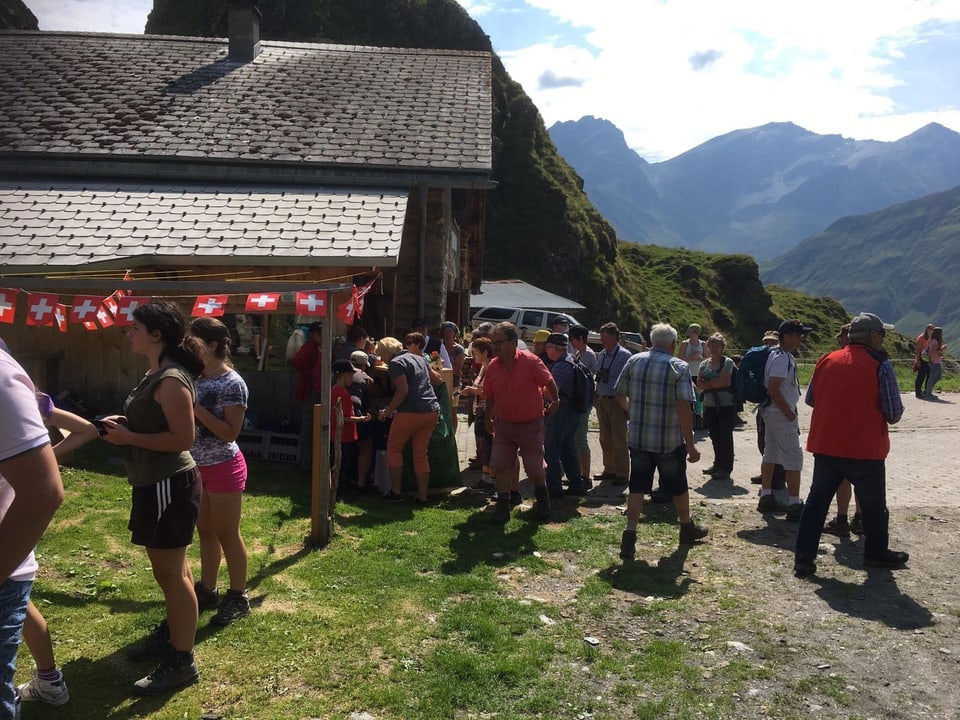 La glieud è sa rimnada sin l'alp Ramosa.