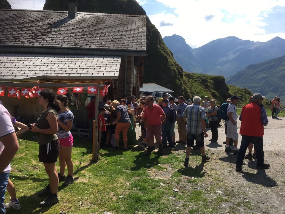 La glieud è sa rimnada sin l'alp Ramosa. 