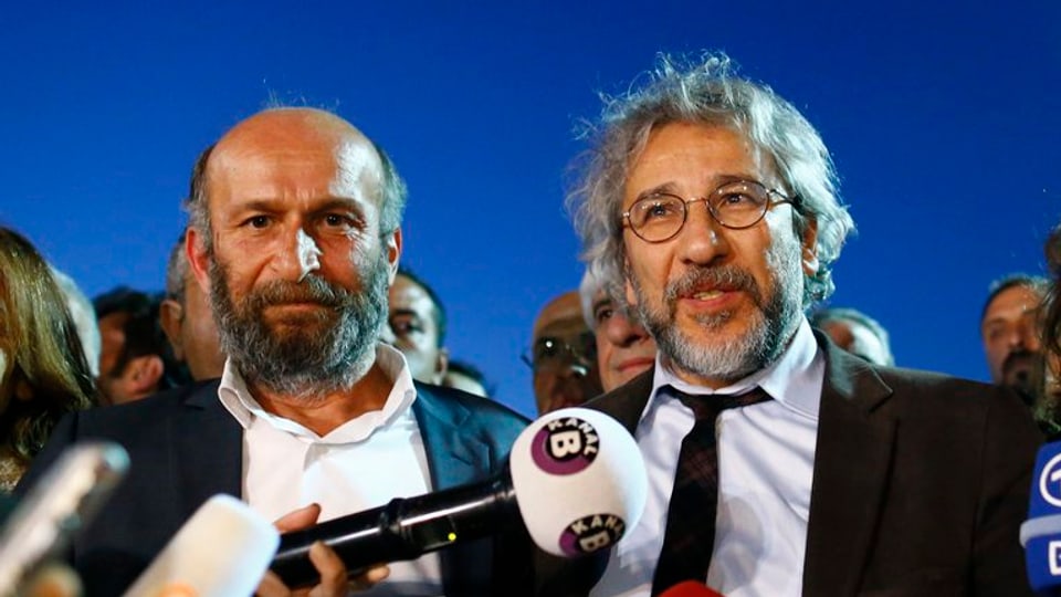 Ils dus schurnalists sentenziads Can Dundar e Erdem Gul da la gasetta Cumhuriyet
