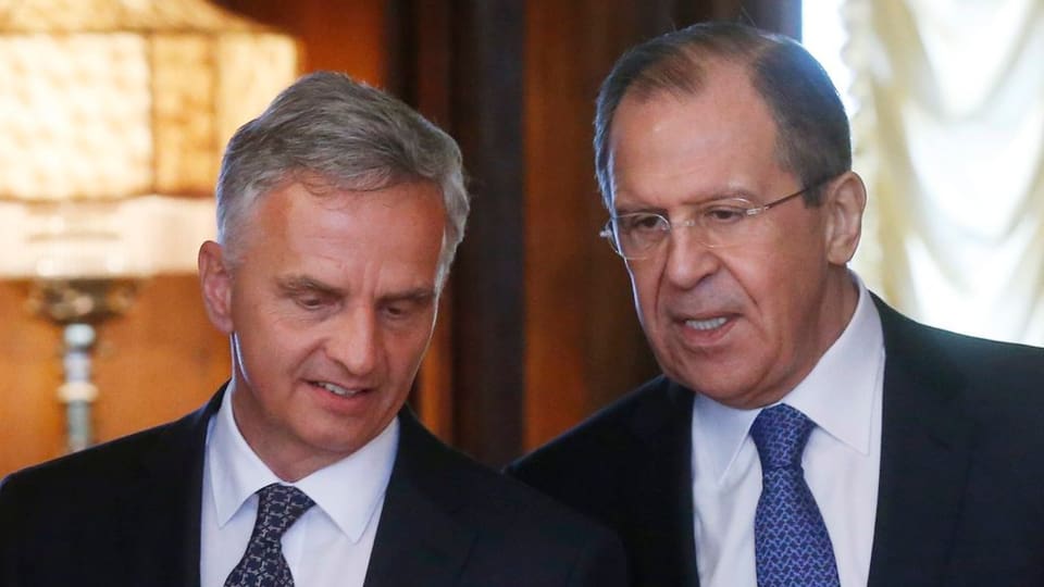 Didier Burkhalter e Sergej Lawrow tar lur inscunter. 