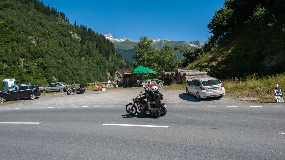 Il stan è gist sper via chantunala che va sur il Lucmagn ed ha avunda plaz per parcar. 