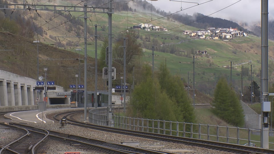 La staziun da Sagliains; 180 meters vegn spustà il perrun per persunas