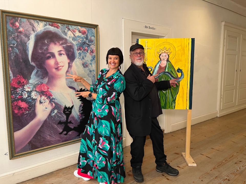Yvonne Gienal und Luis Coray in der Ausstellung im Alten Bad Pfäfers.