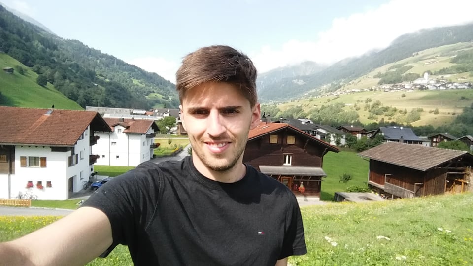 Gian Carlo Candinas e davostiers ses vitg Surrein.