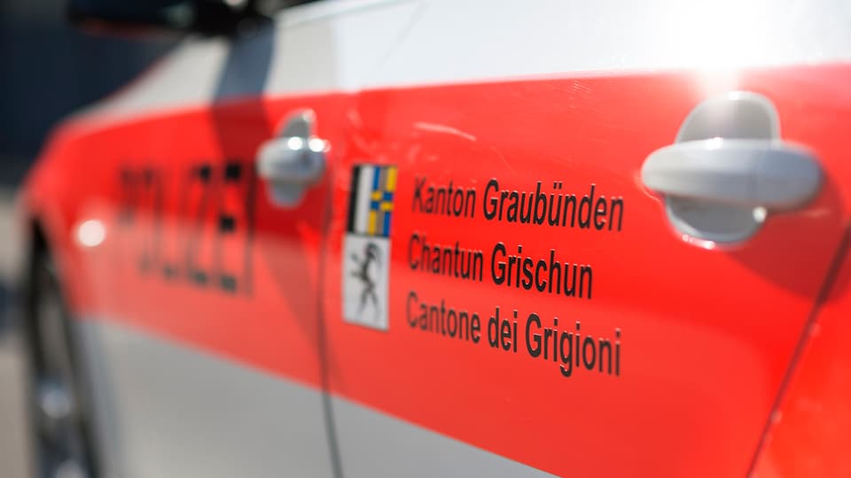 Il logo da la Polizia chantunala dal Grischun vi dad in auto.