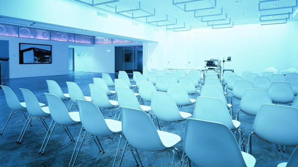 La Sala Muntanella mobigliada cun sutgas.