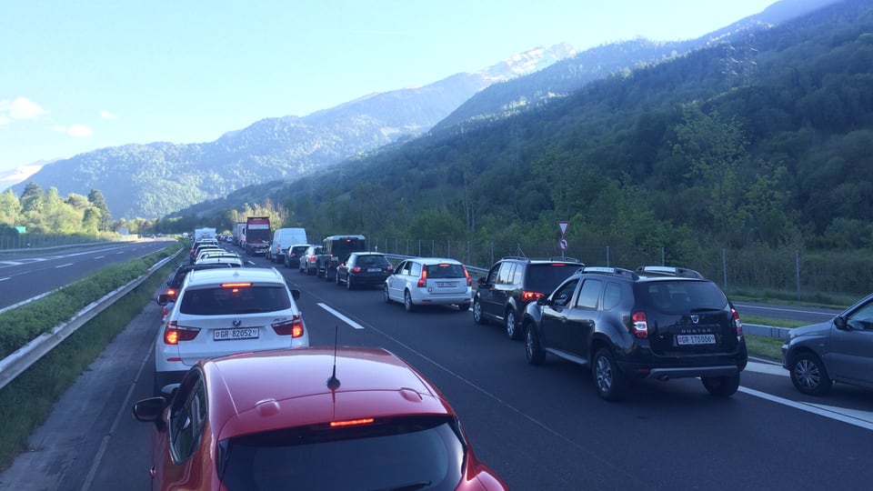 Autos stattan eri sin l'autostrada