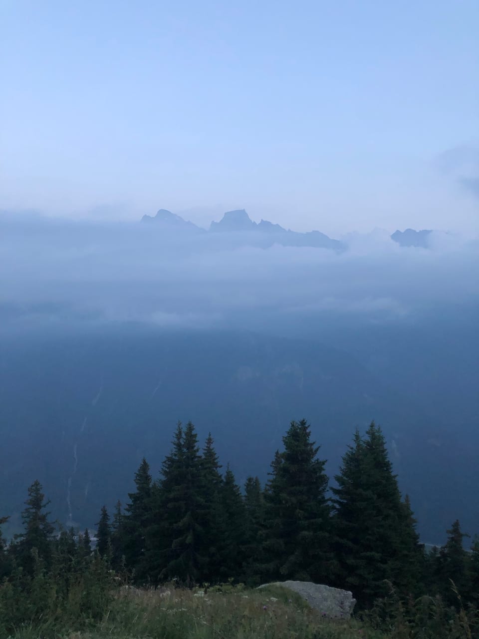 Vista dal Mungatt sin il Piz Badile en Bregaglia