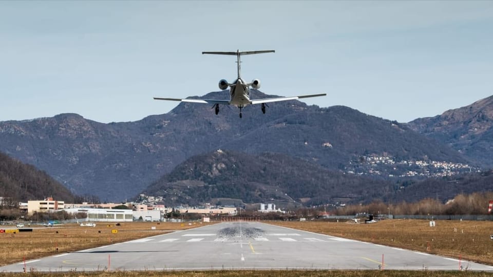 HelveCHia: Plazza aviatica ad Agno en il Tessin