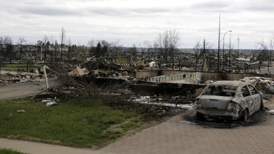 chasas destruidas dal fieu a Fort McMurray