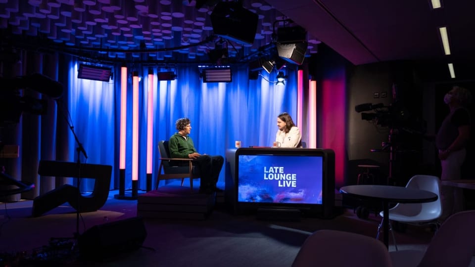 Erste Late Lounge Live Show von RTR mit Pascal Gamboni und dem RTR-Moderator Elias Tsoutsaios