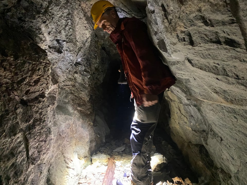 En ina gallaria nua ch'i vegniva explotà minerals da manaivel da l'anteriura staziun da muntogna da la pendiculara.