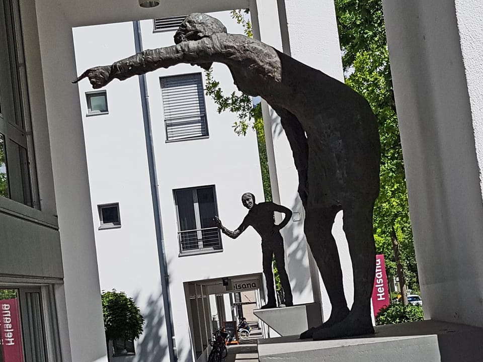 Duas statuettas - en la Tittwiesenstrasse a Cuira