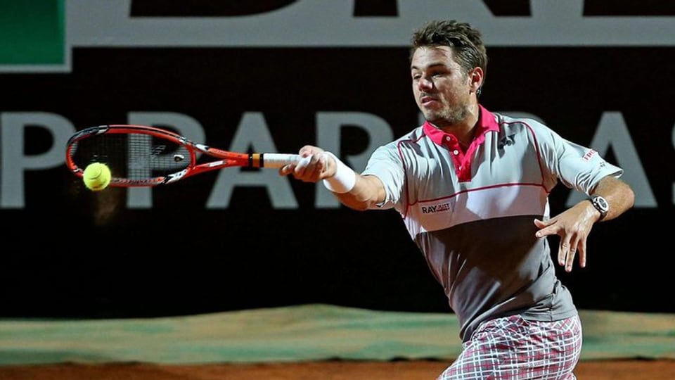 Stan Wawrinka returna ina balla.