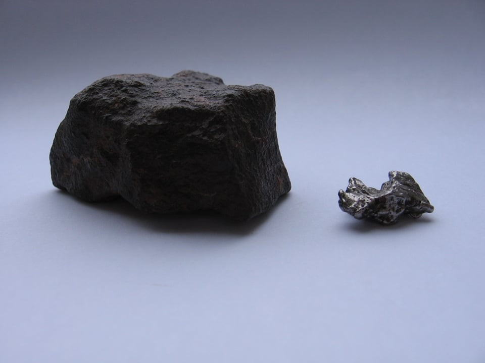 In meteorit da crap (sanester) in meteorit da metal (dretg)