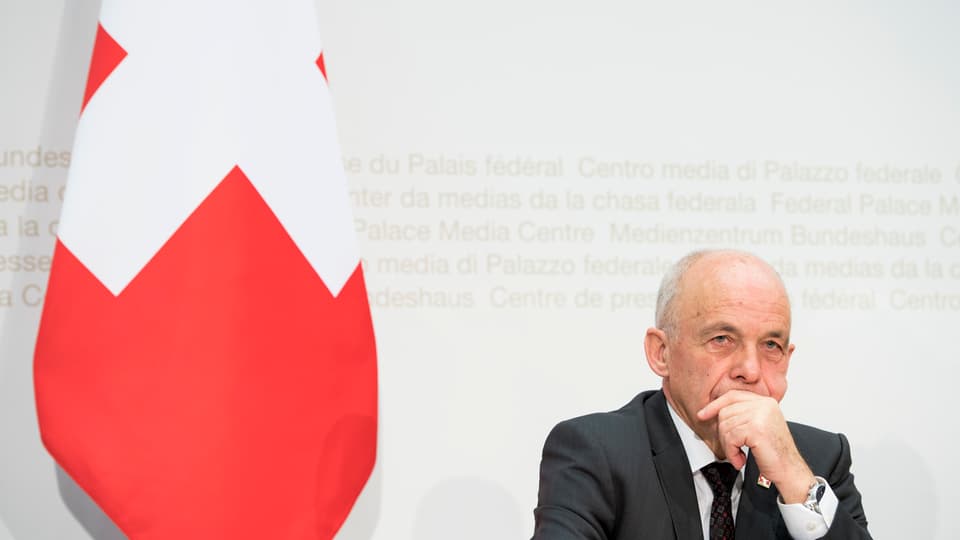 Ueli Maurer pensiv.