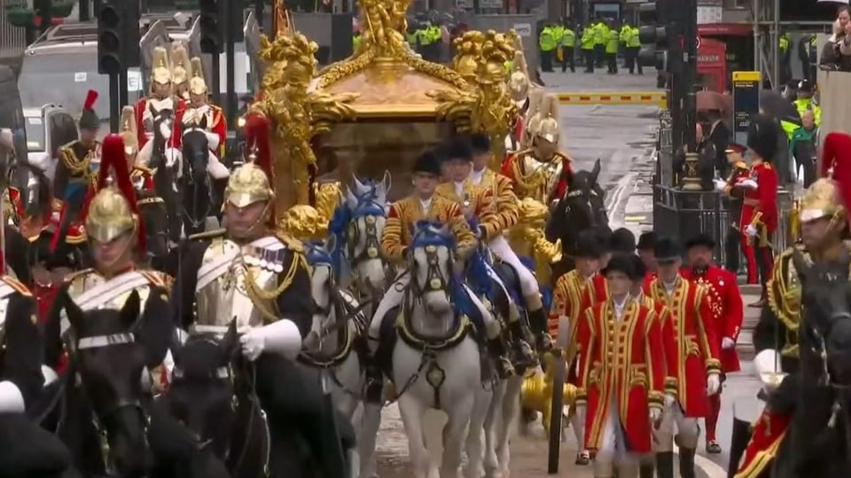 Nach Krönung kehren König Charles III und Königin Camilla zum Buckingham Palace zurück