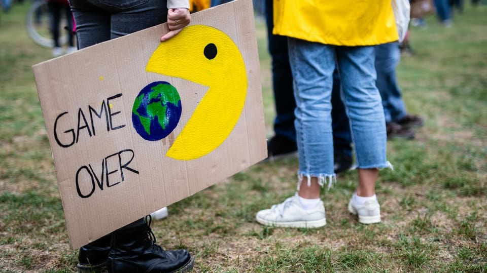 Activists dal clima cun placat.