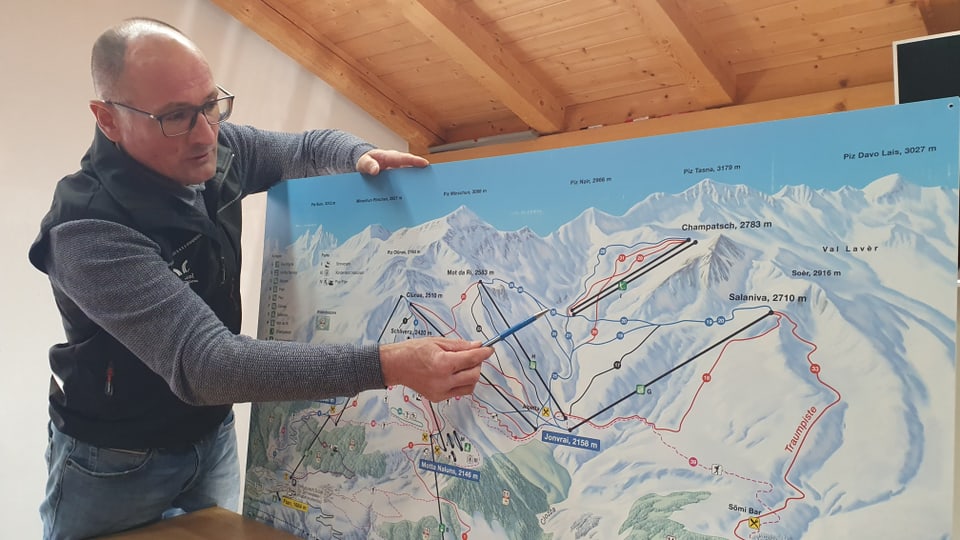 Der Bergbahndirektor Andri Poo präsentiert die anstehenden Projekte
