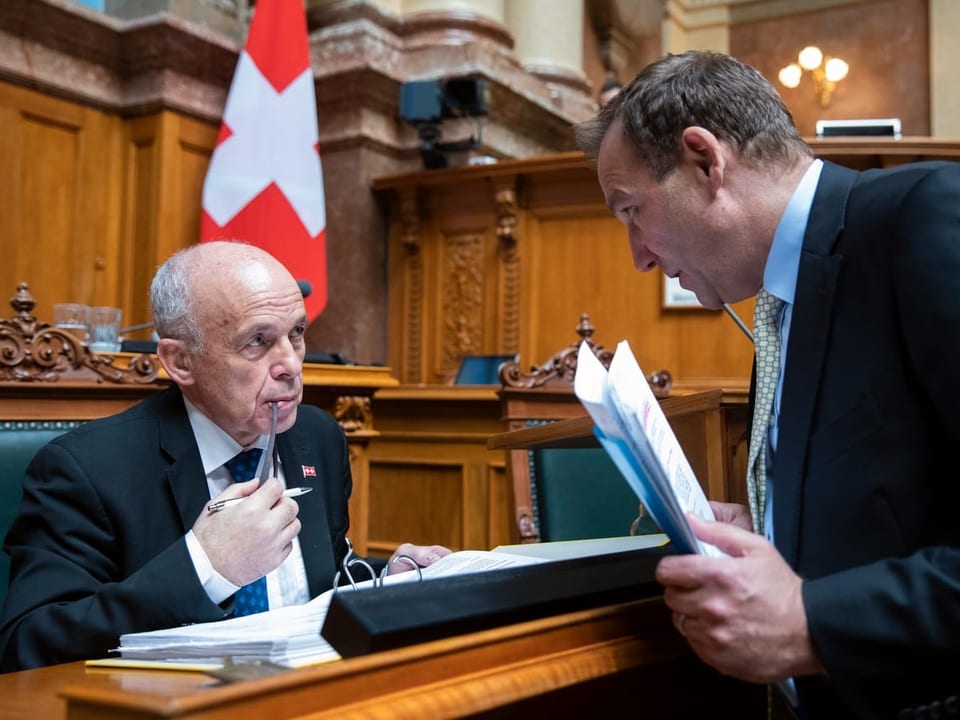 Vegnan betg da perina: Cussegl federal e Cussegl naziunal.