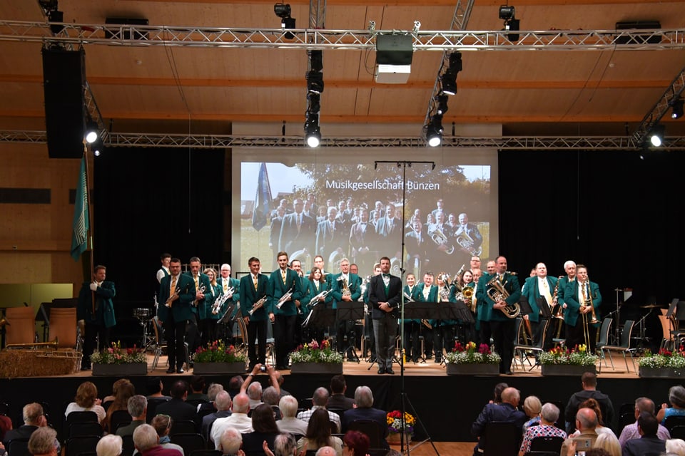 Musikverein Bünzen bedankt sich beim Publikum