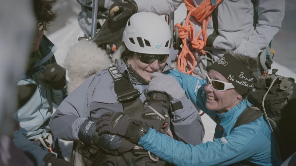 La guida da muntogna Rita Christen e Nicole Niquille, l’emprima guida da muntogna svizra sin il Breihorn.