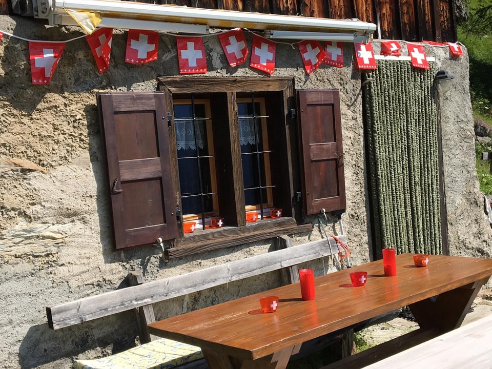 La decoraziun dal prim d'avust na dastga betg mancar.