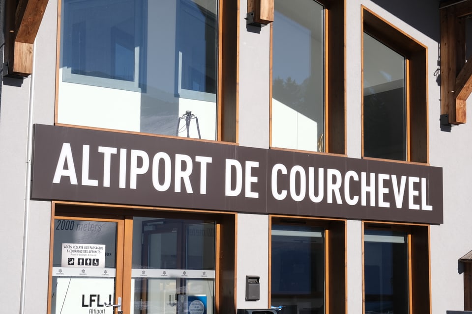 Altiport de Courchevel plachetta