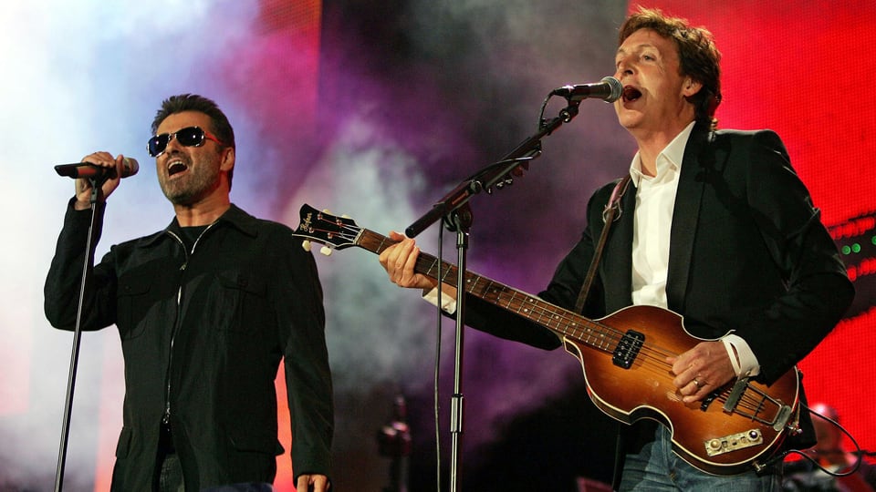 George Michael e Paul McCartney durant il concert «Live 8» en il Hyde Park a Londra.