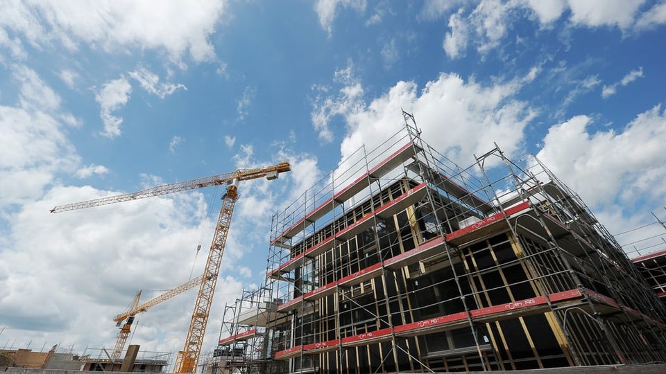 Construcziun d'ina chasa nova.