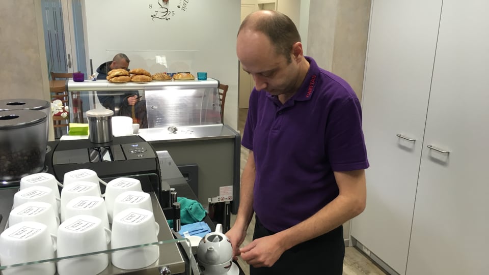 Fabian Auer lavura el café Georgina.