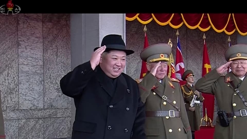 Kim Jong Un e glieud dal militar.