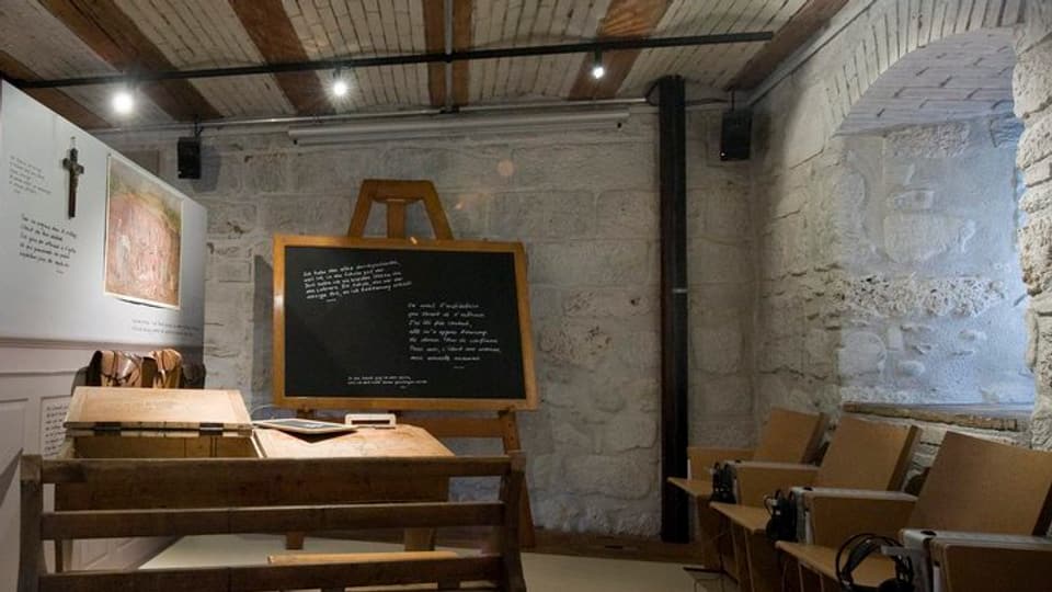 Ina veglia stanza da scola.