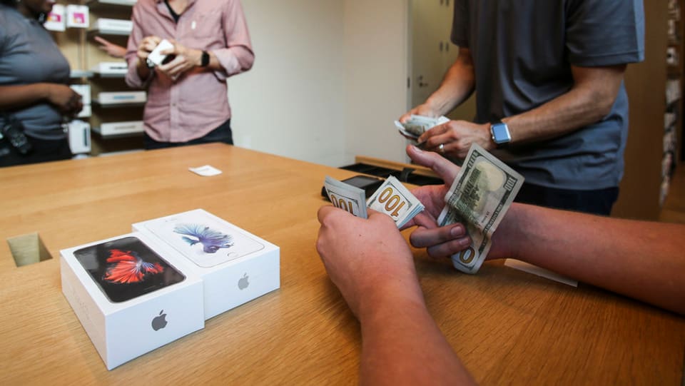 L'iPhone è cun distanza il pli impurtant product dad Apple e procura per passa 60% dal retgav.