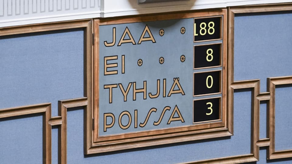 tabla cun la decisiun dal Parlament finlandais, 188 vuschs Gea, cunter 8 Na.