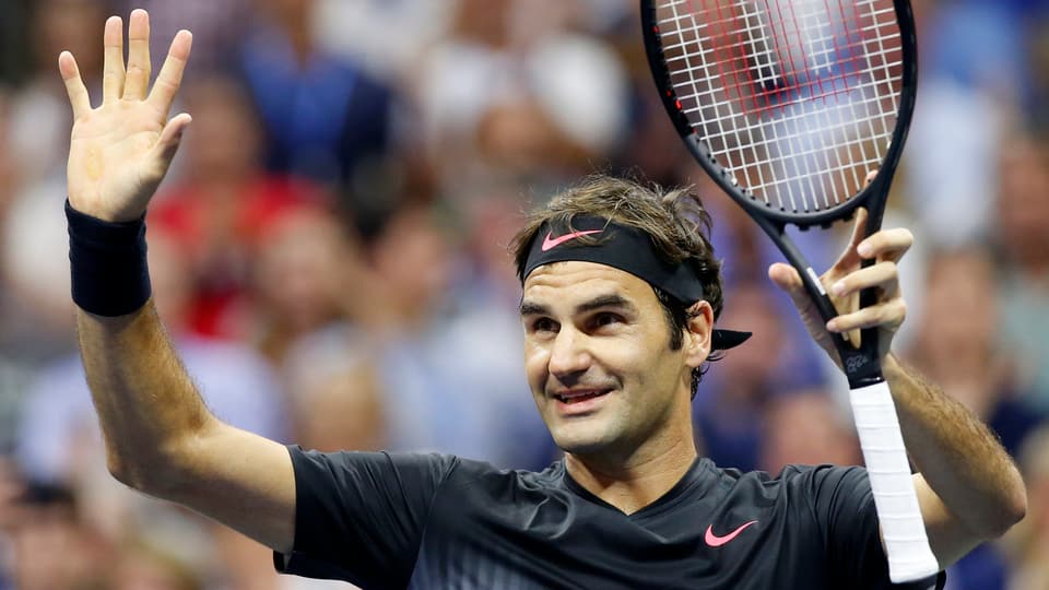 Roger Federer dumogna il match encunter Philipp Kohlschreiber.