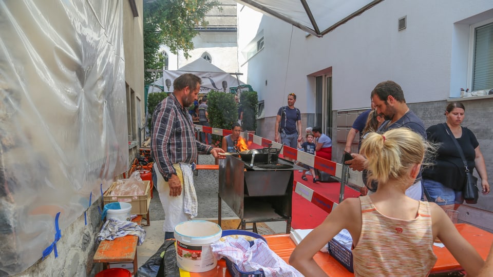 En ina giassa vegn brassà charn. 