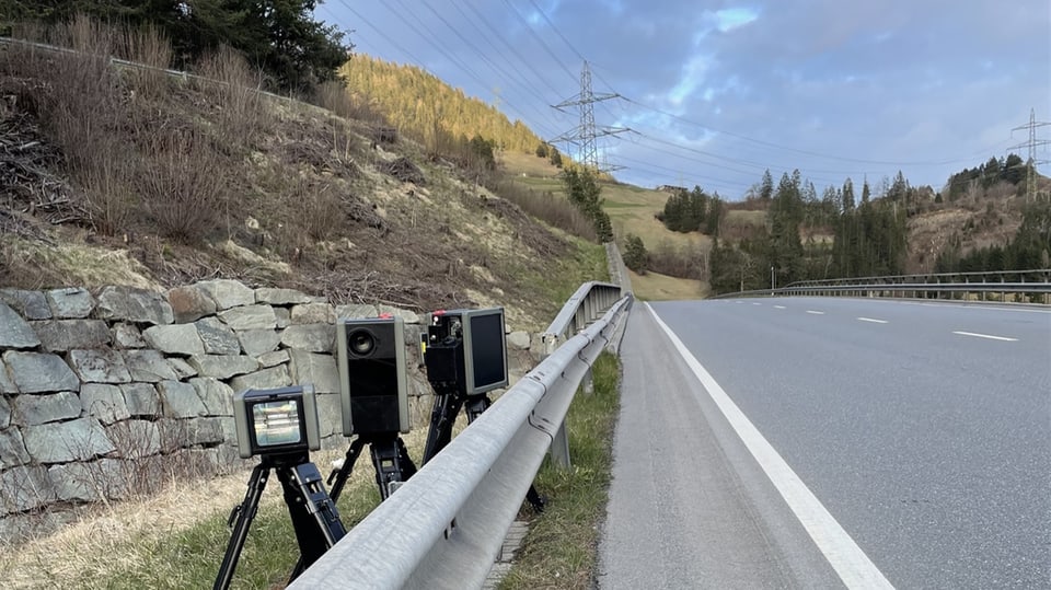 Verkehrskontrolle in Alvaschein am 15-04, einem Raser wurde nach der Kontrolle das Billet entzogen.