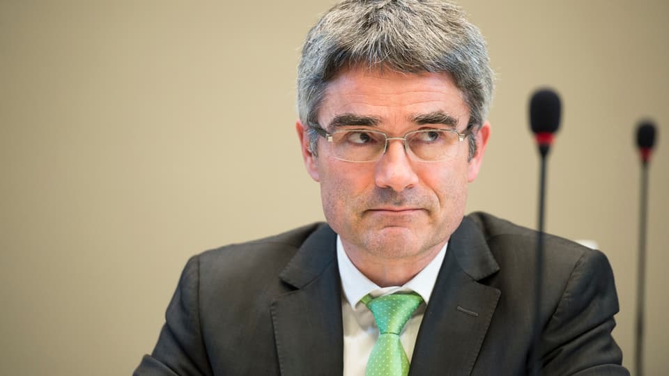 Mario Cavigelli cun egliada scheptica