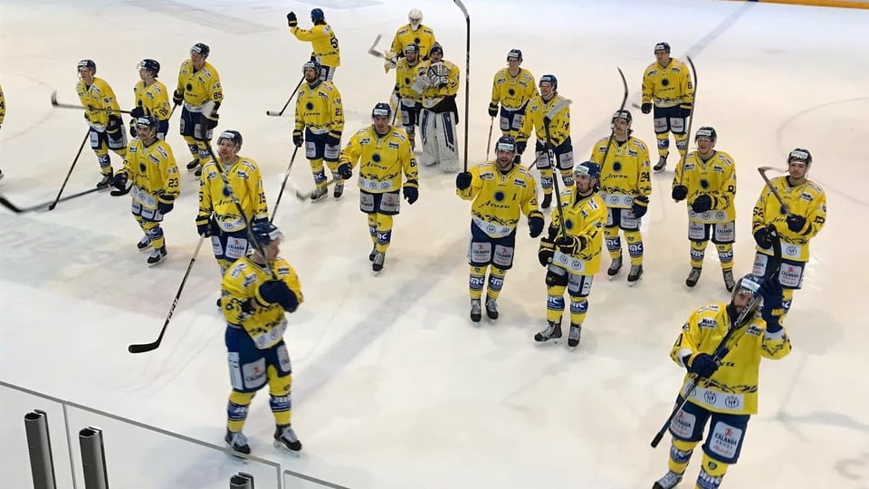 Giugaders da hockey che sa legran.